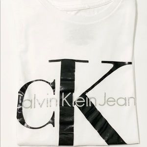 Calvin Klein Boy T-Shirt Size (S)